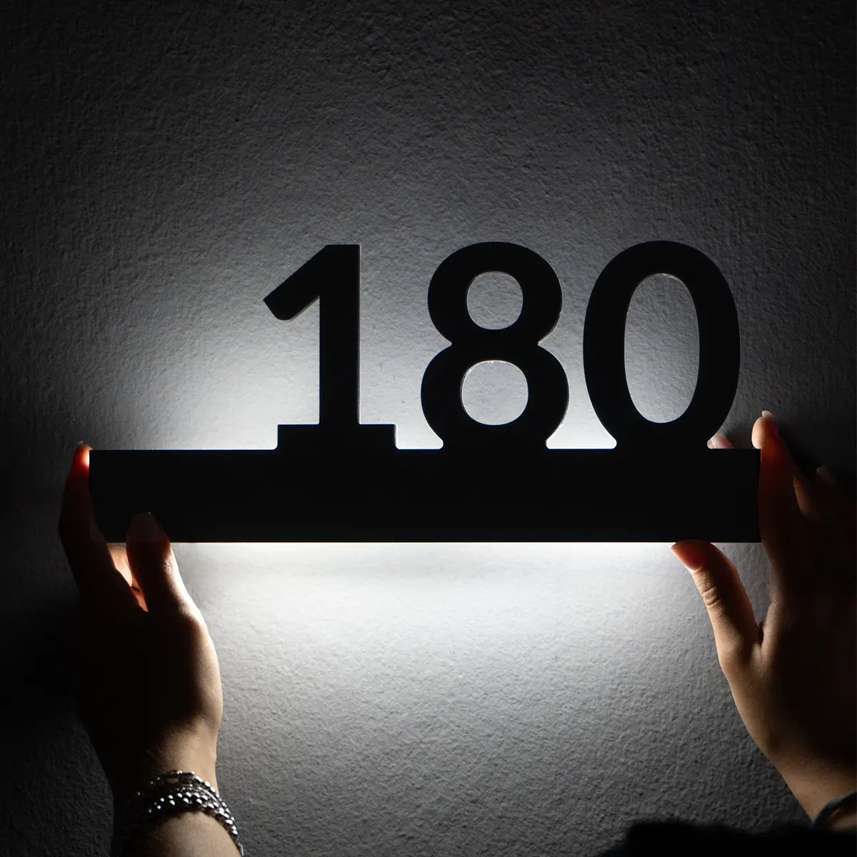 Numero civico luminoso modello Line Ray 01