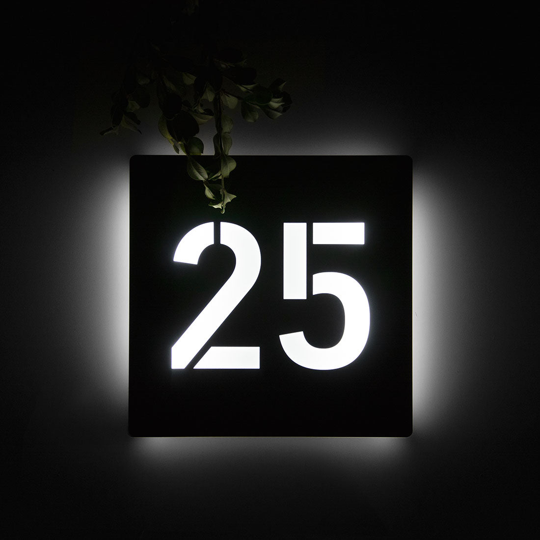 Numero civico luminoso modello Lux Square per parete