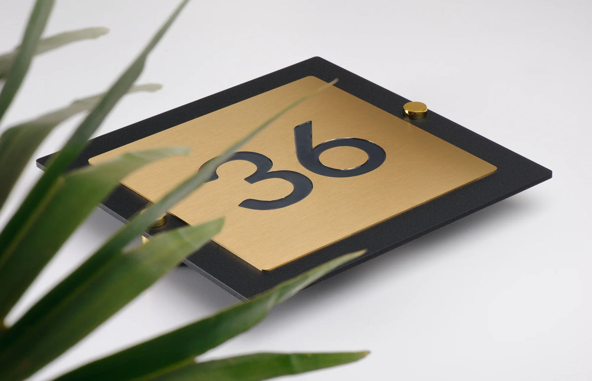Targhette numeri civici in Ottone – NumberFix