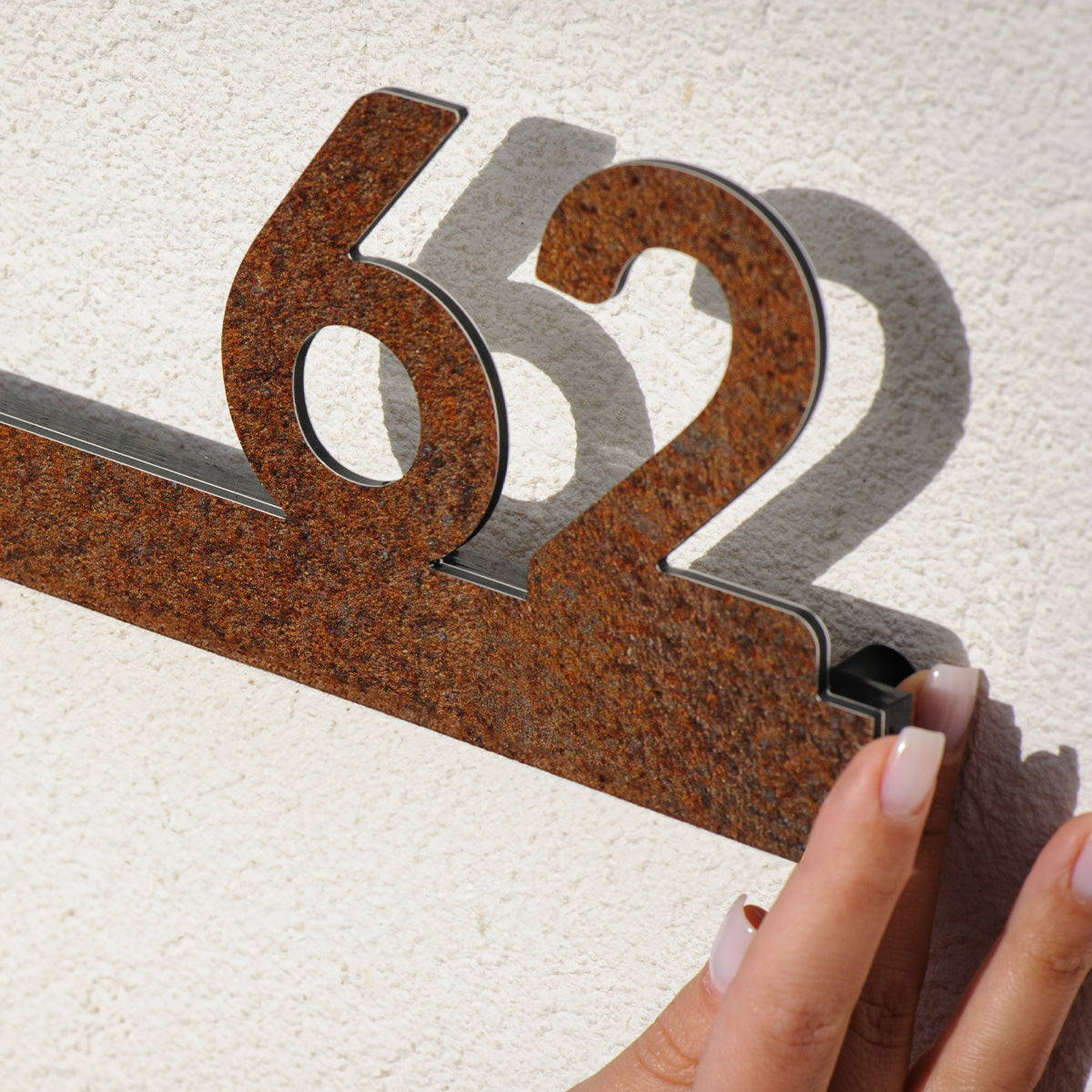 Numero civico in alluminio modello Line 01 finitura coracero simil corten