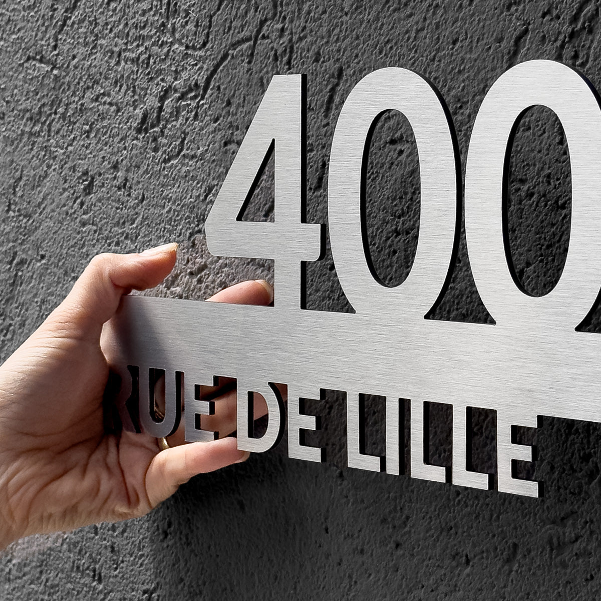 Numero civico in alluminio modello Line 02 finitura silver spazzolato