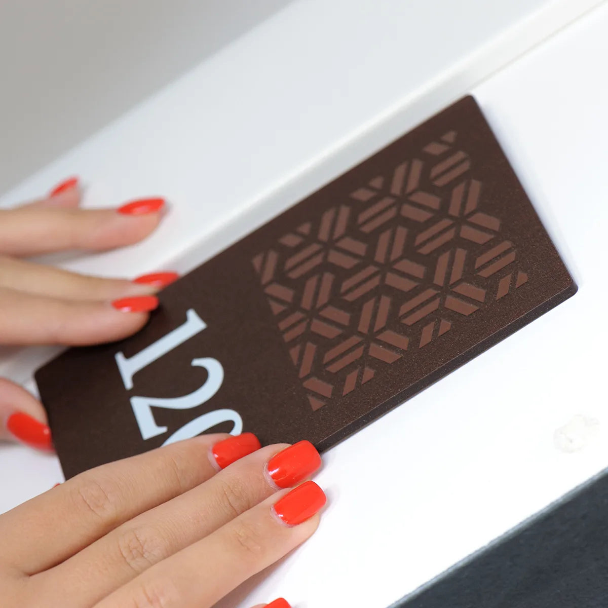 Vertical: Acrilico stone brown con stampa digitale