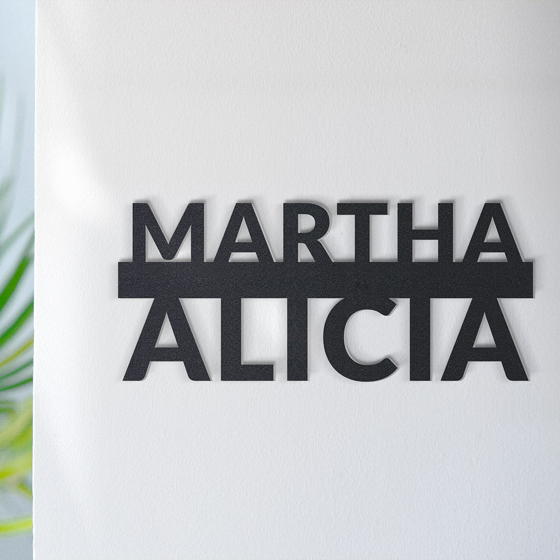 Targhetta con due testi: nome e cognome famiglia